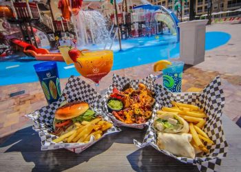 WG-TownCenter-poolside-dining.jpg
