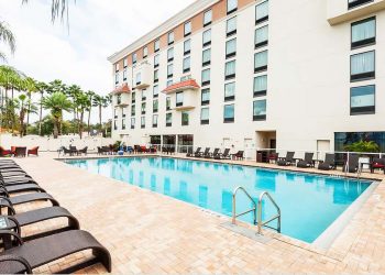 hotel-delta-by-marriott-lbv-02.jpg